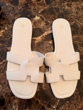 NEW Women’s White H-Cutout SlideSandals Flat Slip-On SquareToe Size 39 US 8/8.5